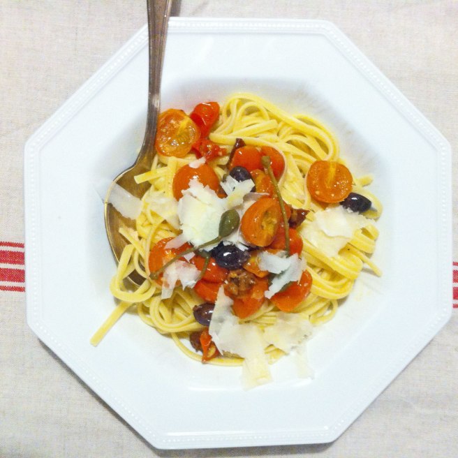pasta en 10 min / tomates cherries / tomates secos / alcaparratas / olivas negras